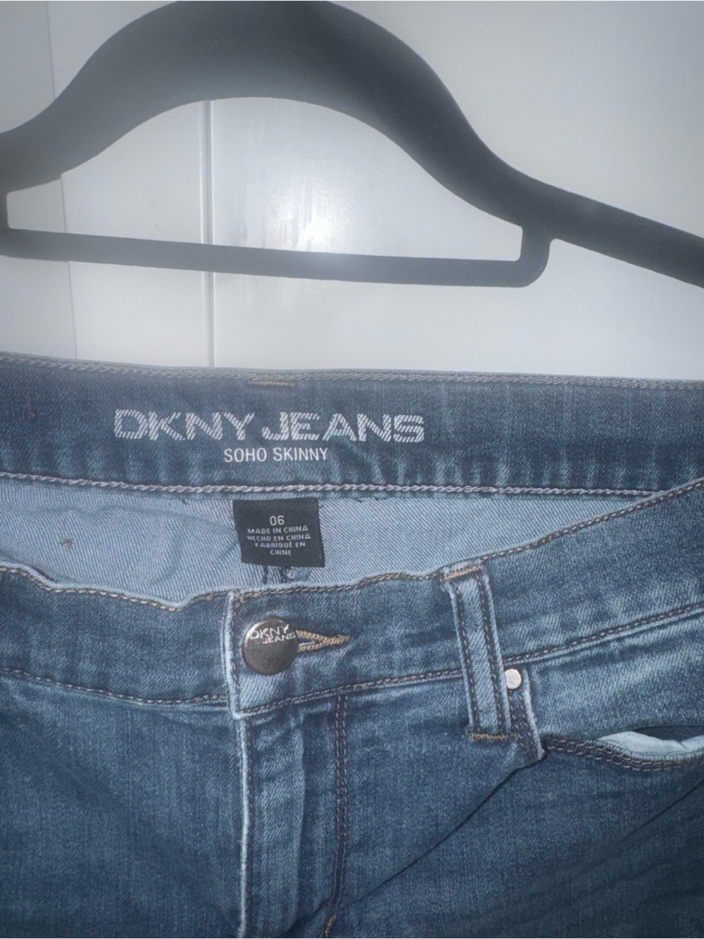 DKNY Soho Skinny Jeans in medium blue denim